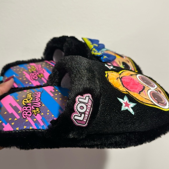 GIRLS LOL SURPRISE SLIPPERS - Picture 3 of 5